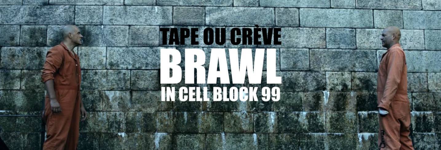 deux hommes se faisant face dans une cour de prison