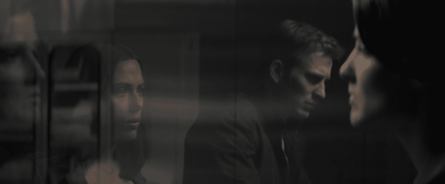 La Veuve Noire et Steve Rogers face à un miroir