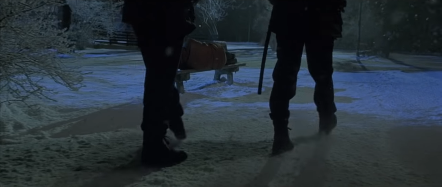 plan sur les policiers qui arrivent