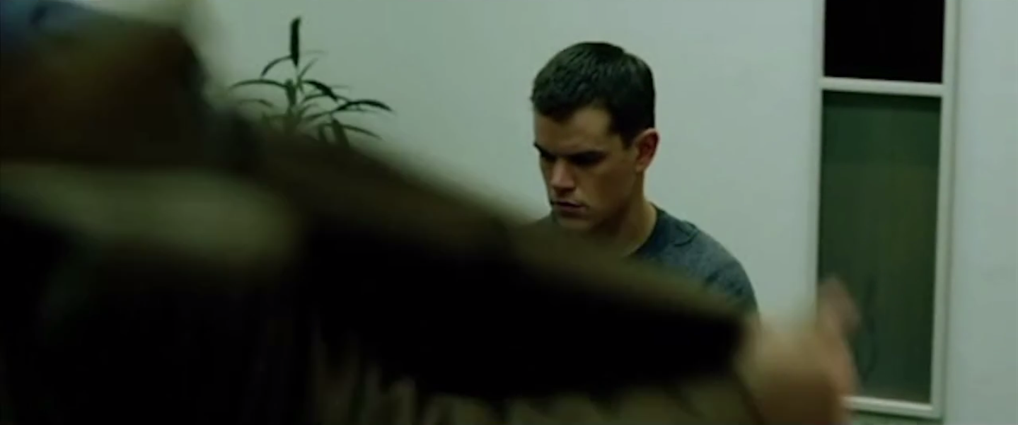 plan sur les policiers qui arrivent