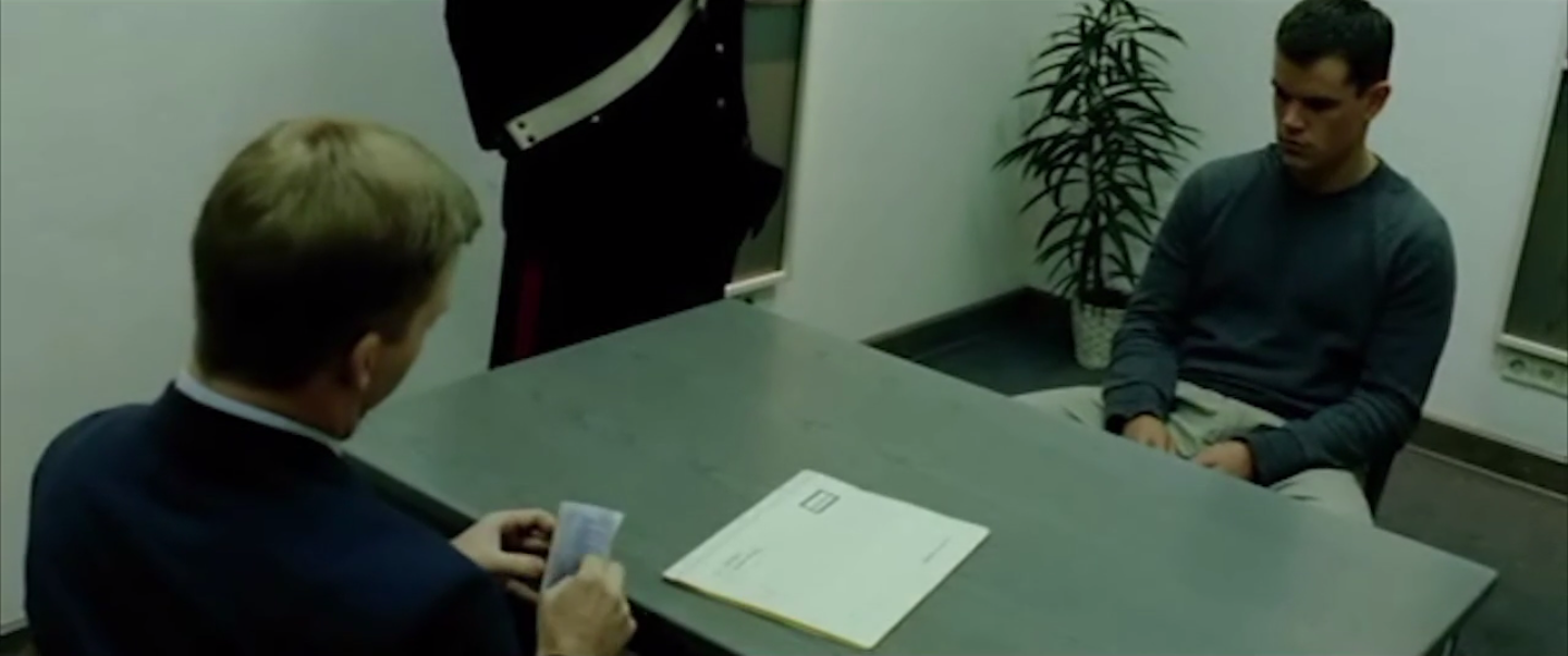 plan sur les policiers qui arrivent