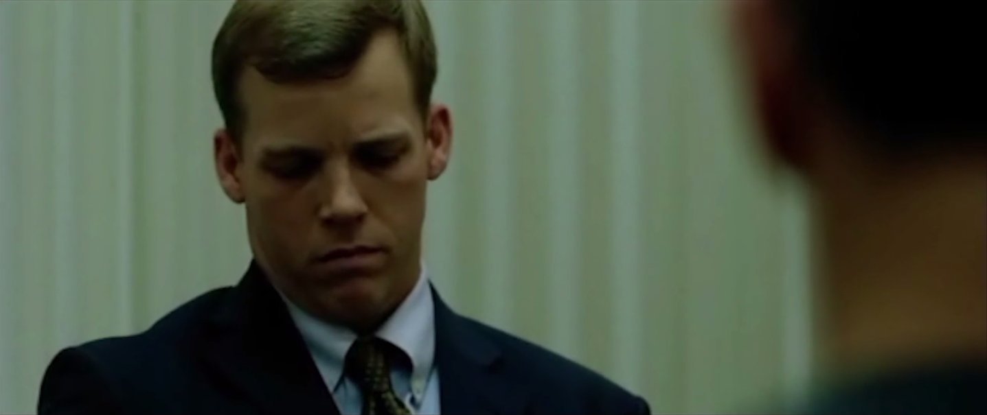 plan sur les policiers qui arrivent