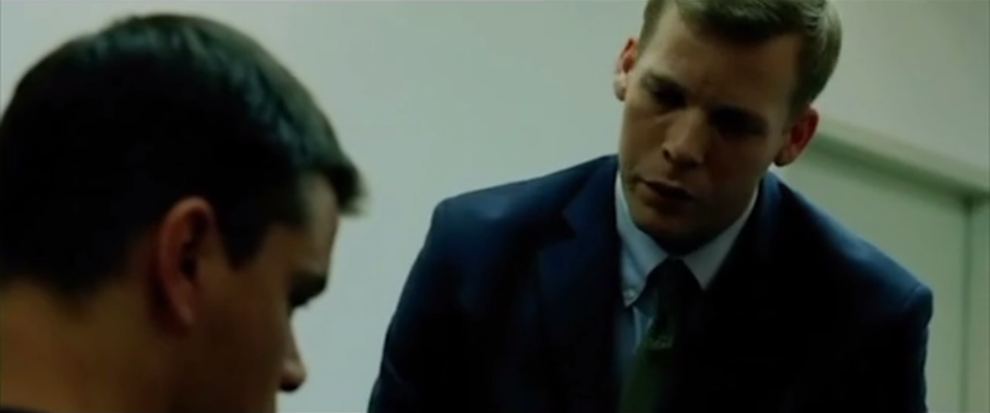 plan sur les policiers qui arrivent