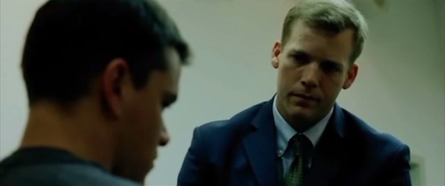 plan sur les policiers qui arrivent