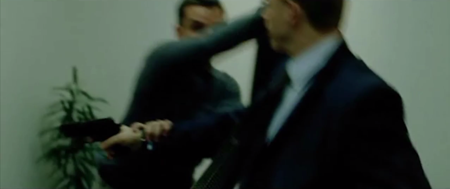 plan sur les policiers qui arrivent