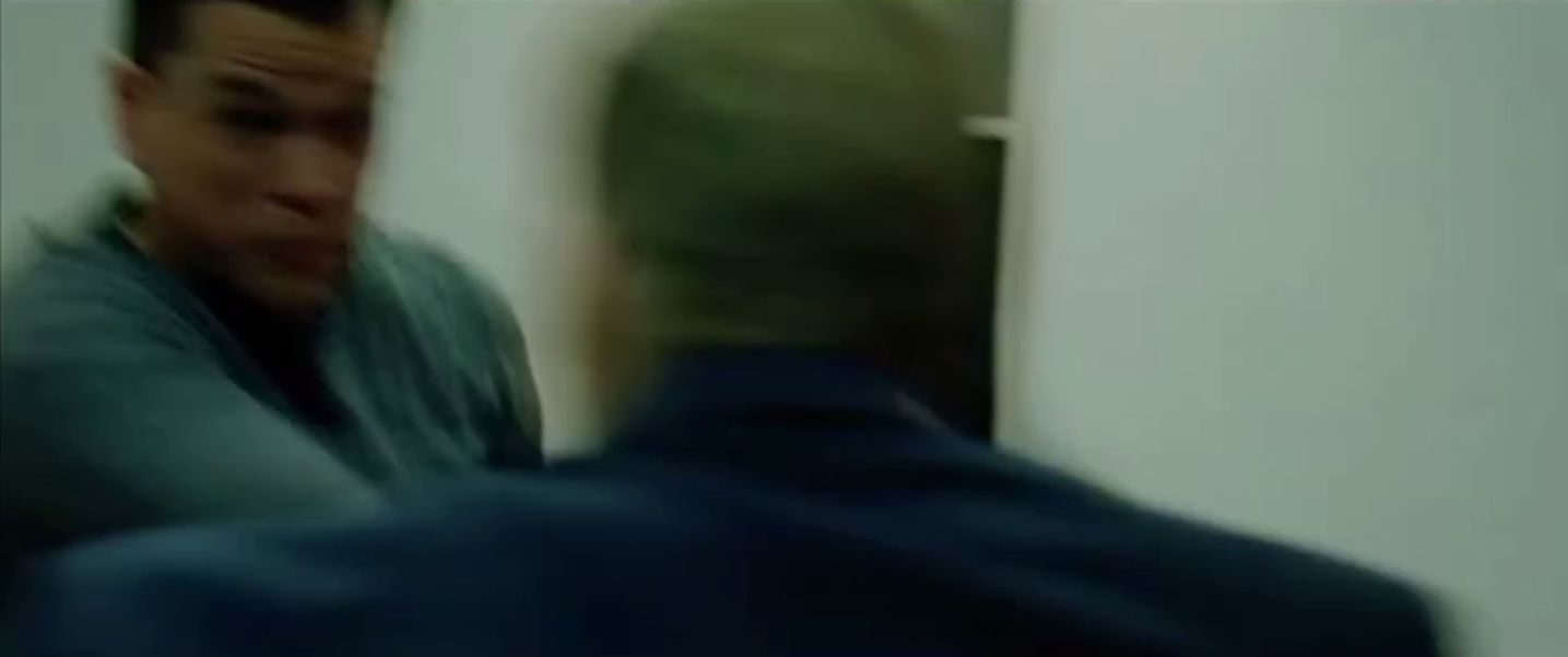 plan sur les policiers qui arrivent