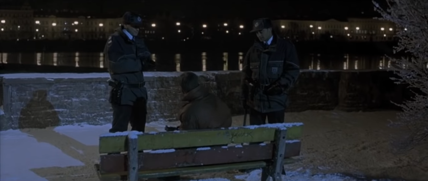 plan sur les policiers qui arrivent