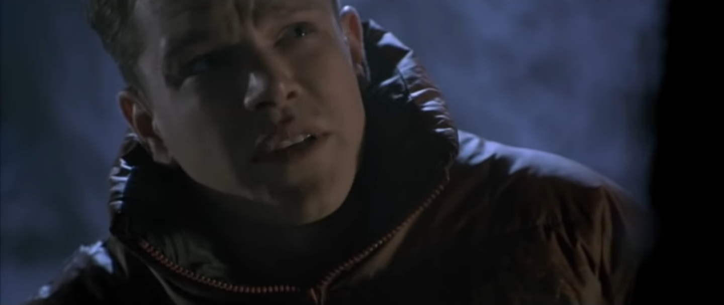 plan sur les policiers qui arrivent