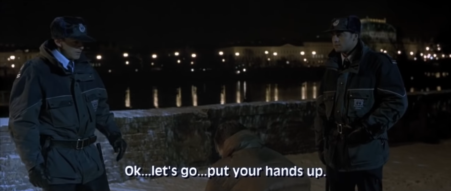 plan sur les policiers qui arrivent