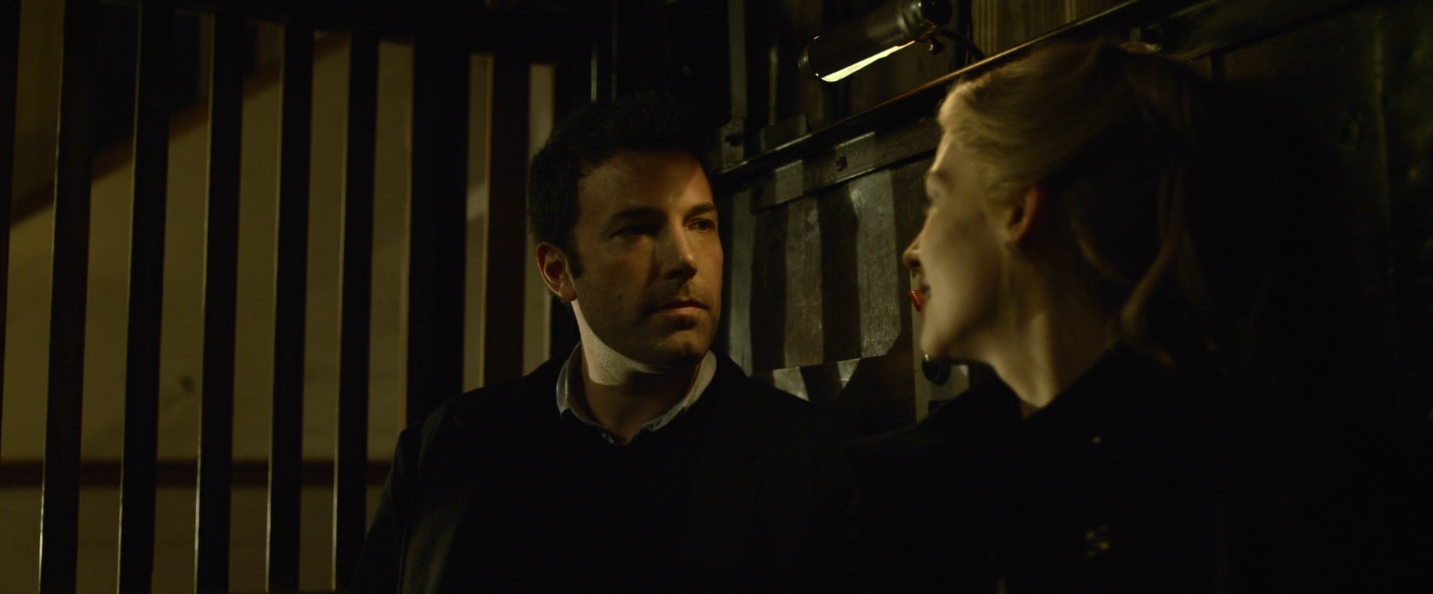 Nick et Amy dans un ascenseur