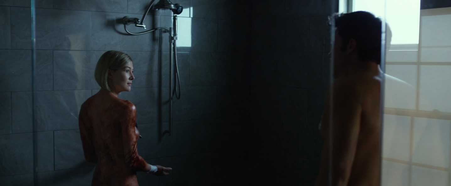 Nick et Amy nues dans la douche