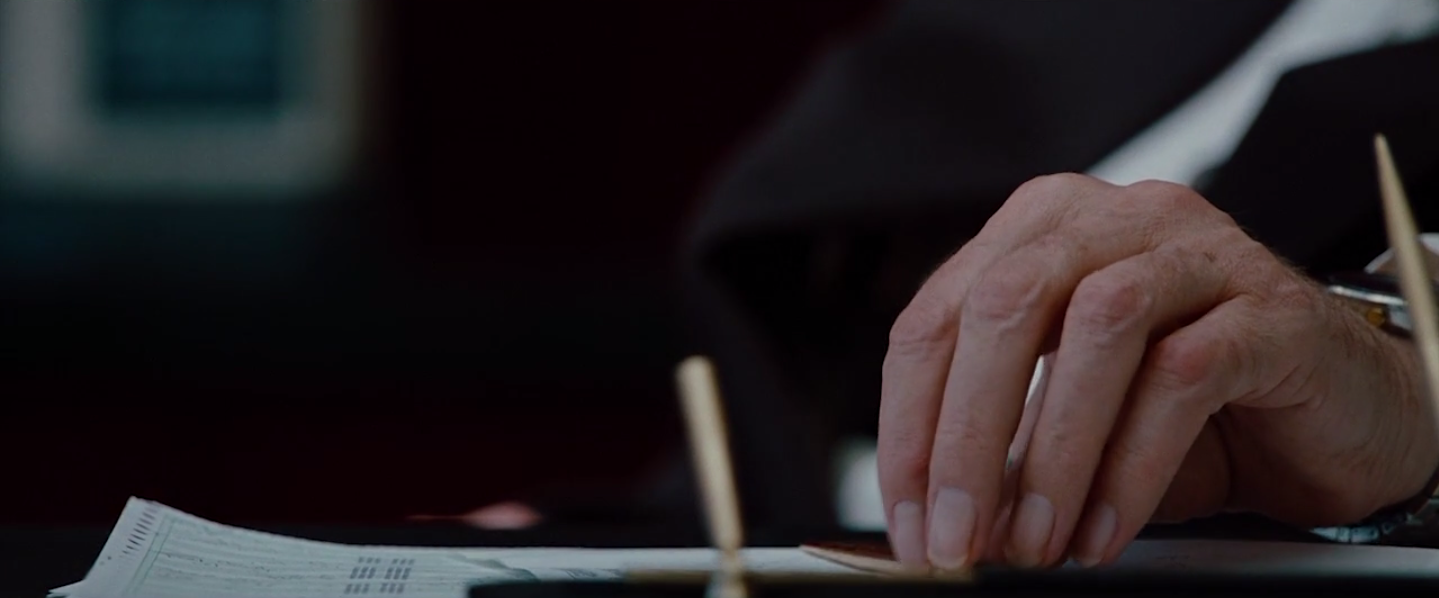 gros plan sur la main de Sandefur