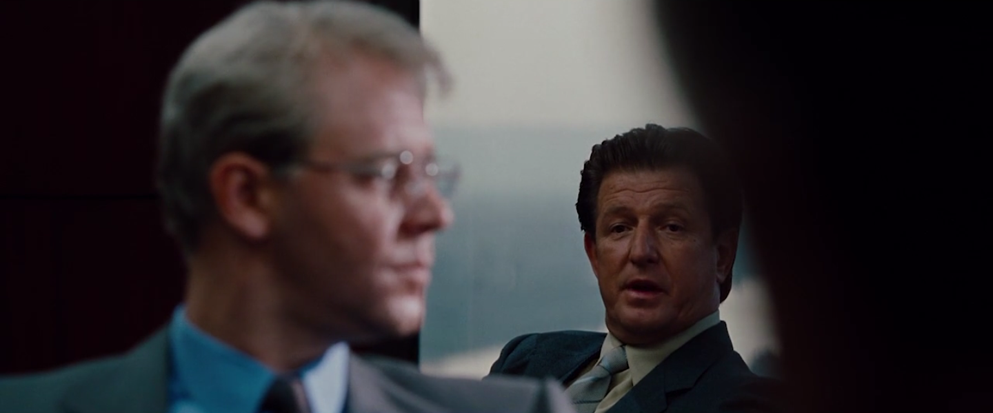 l'homme derrière Wigand se met à parler