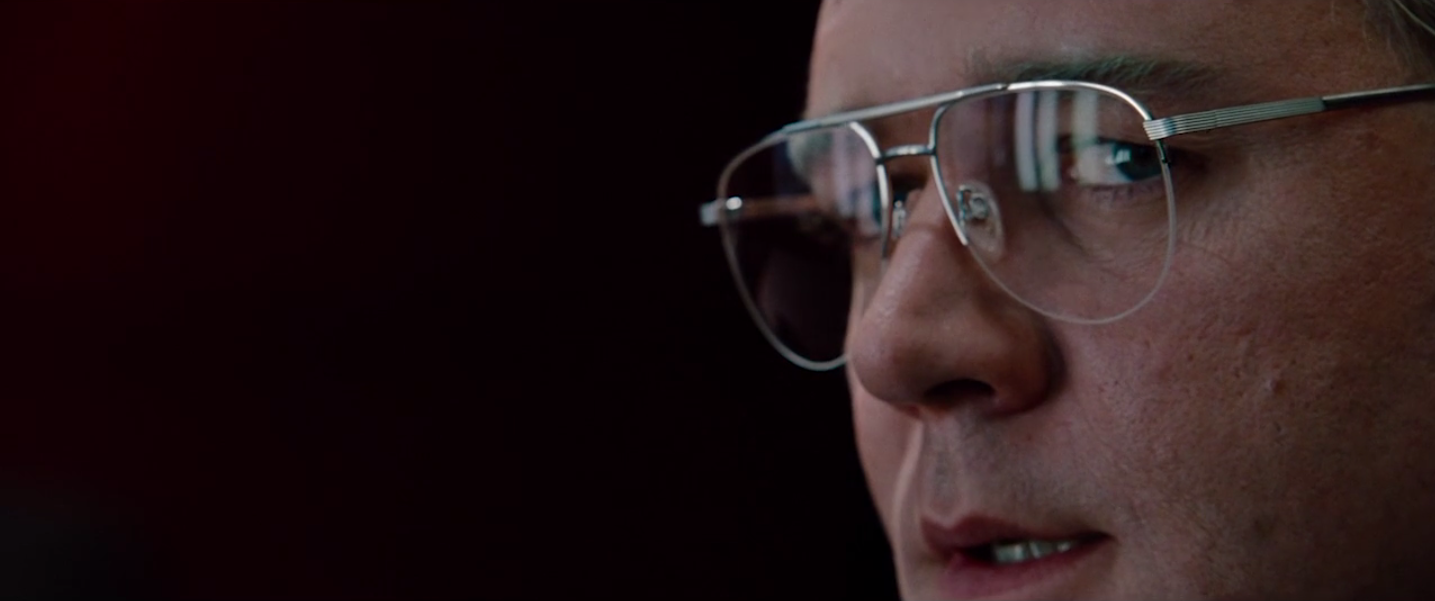 très gros plan sur Wigand, furieux