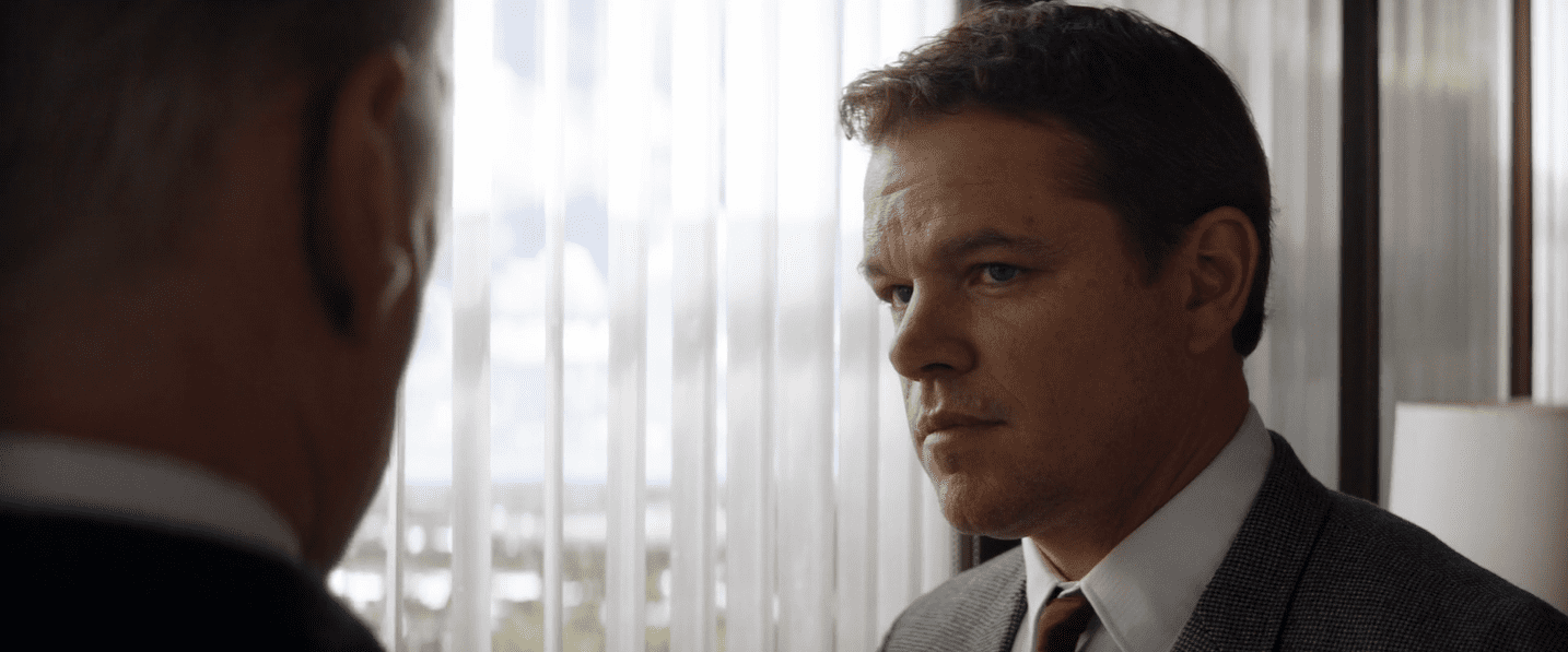 contre-champ sur Shelby qui sourit légèrement