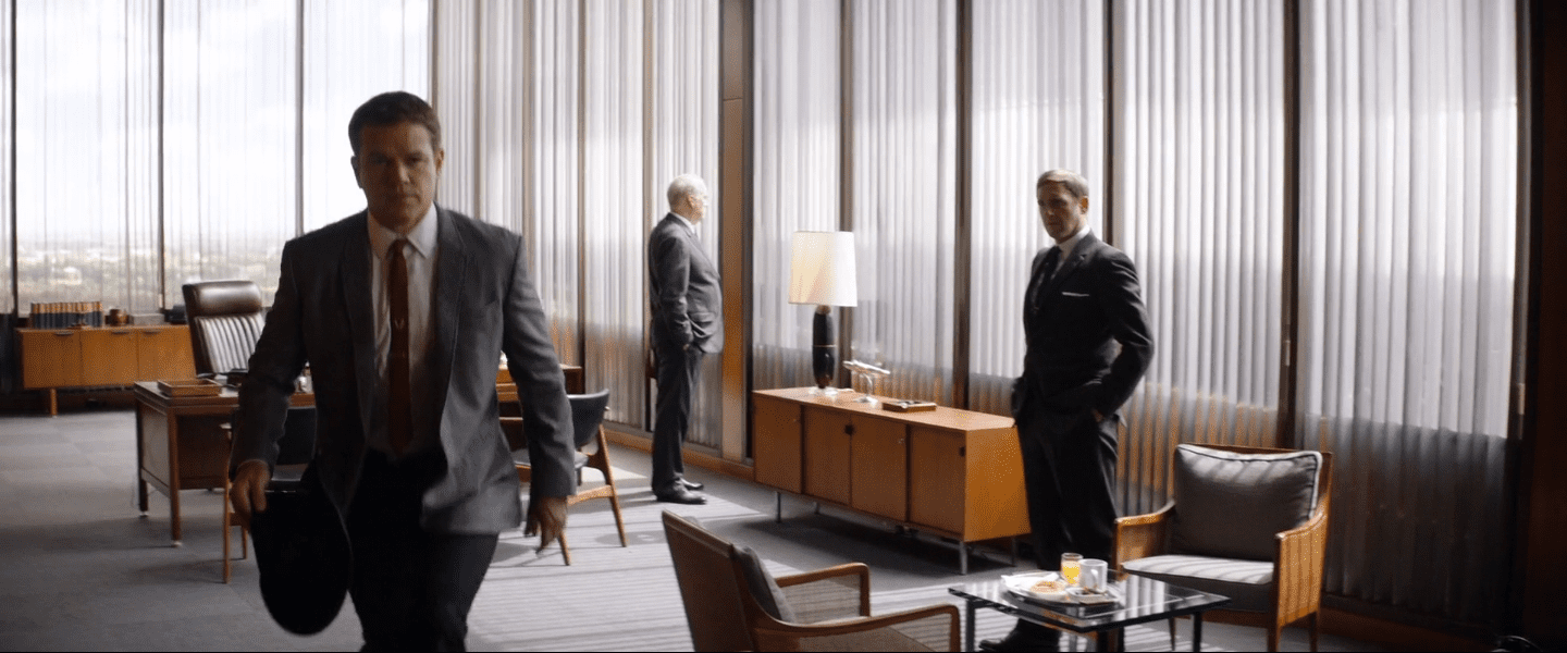 Shelby quitte la pièce