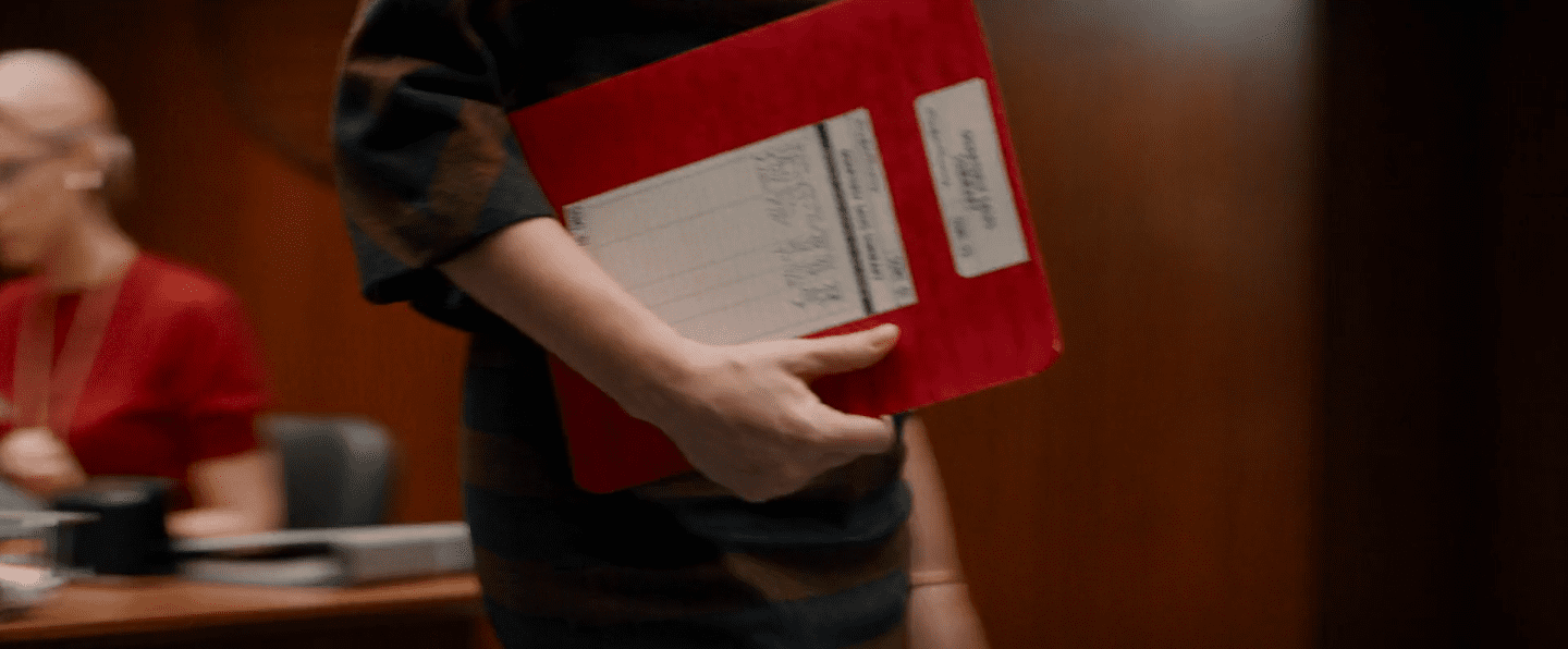 gros plan sur le dossier du point de vue de Shelby