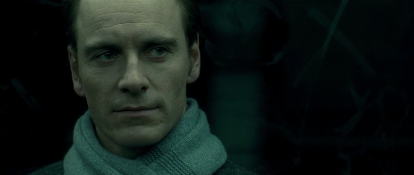 gros plan sur Bandon, insistant