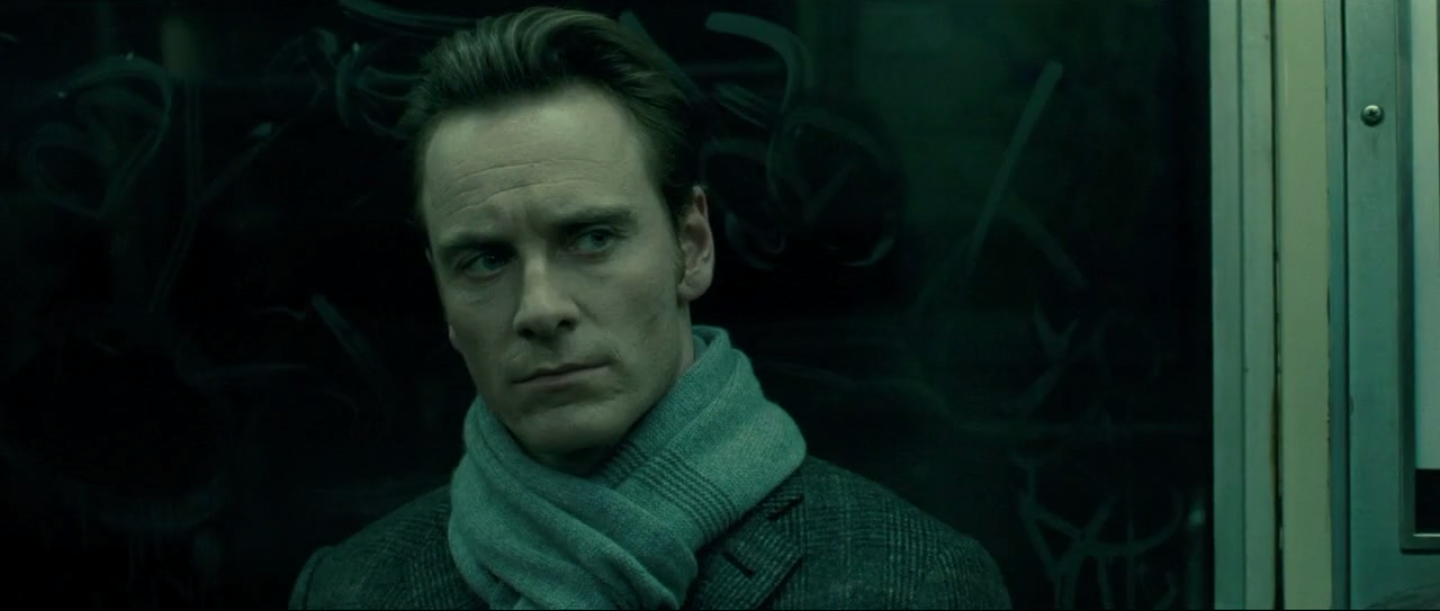 gros plan sur Brandon qui regarde ailleurs