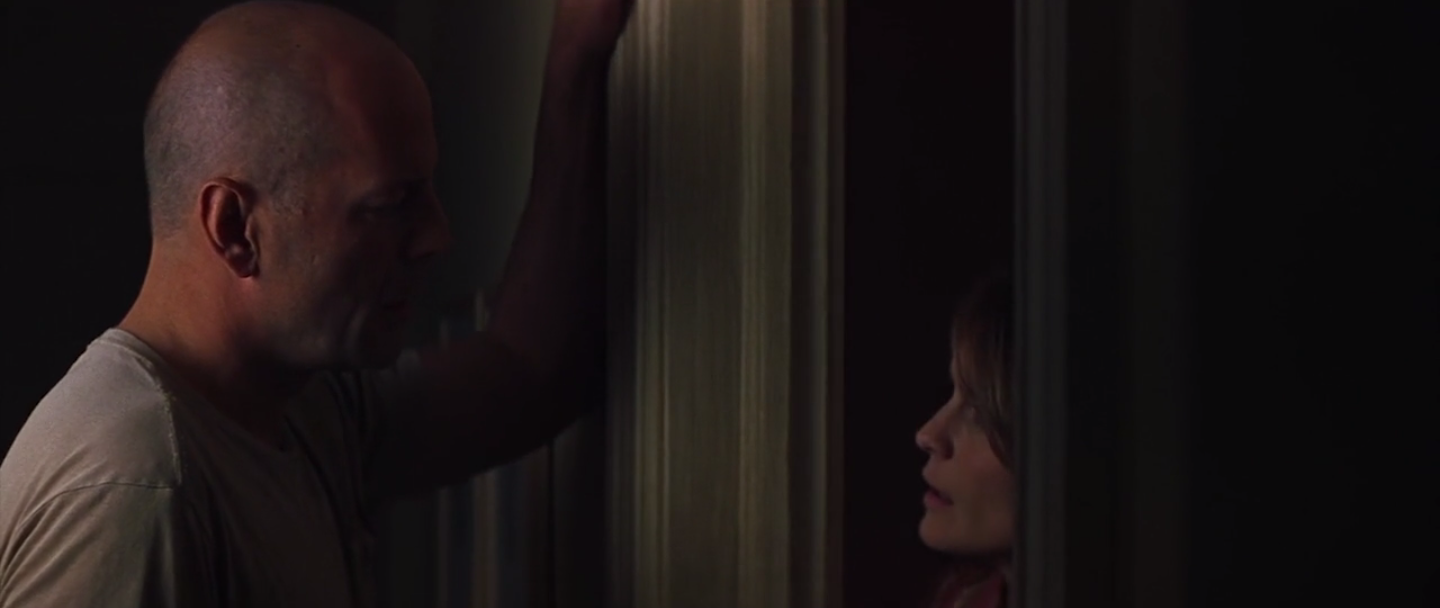 David commence à parler à Audrey