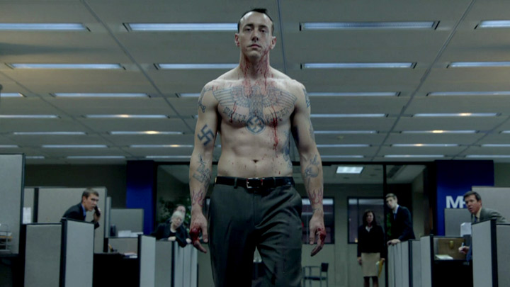 un des nouveaux antagonistes : Calvin Bunker, membre d'une fraternité néonazi